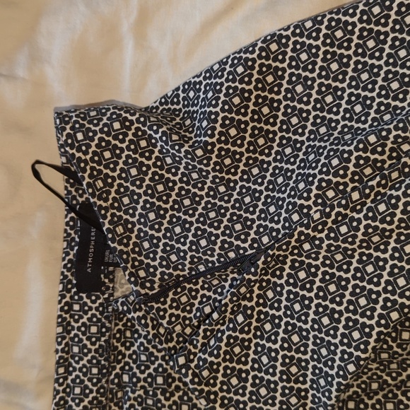 Fun patterned stretchy pants - Picture 3 of 3